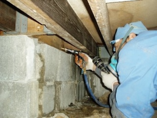 床下白蟻工事状況 - H K